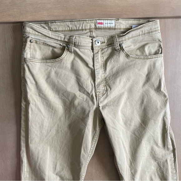 Wrangler Slim Straight Khaki Denim Jeans - Picture 1 of 8